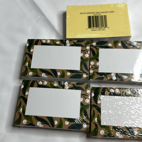 White Berries Enclosure Card 3.5x2.25" Pack of 50 - Picture 6 of 6